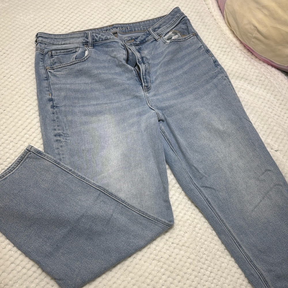 American Eagle light wash straight jeans, size 18